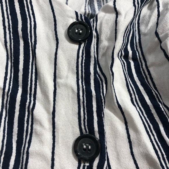 Urban romantics blouse crop stripe Vneck button - Picture 10 of 12